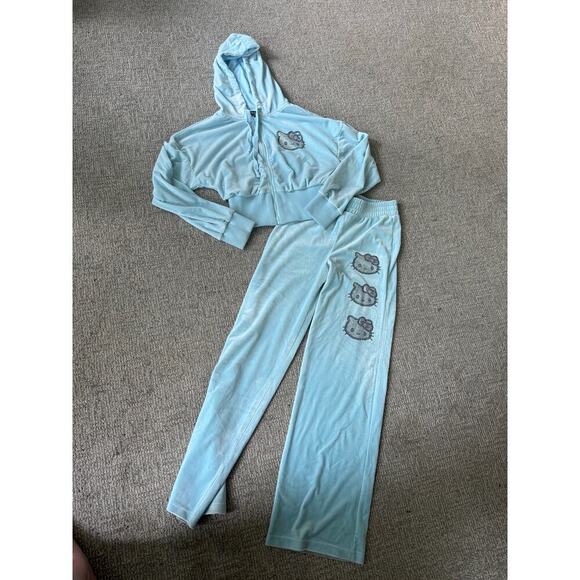 Hello Kitty x Forever 21 velveteen lounge set womens S - Picture 9 of 16